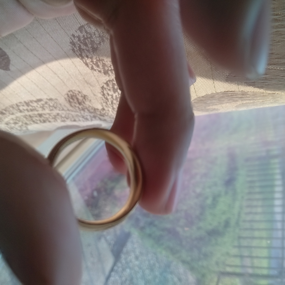 Elegant Gold Women's Ring